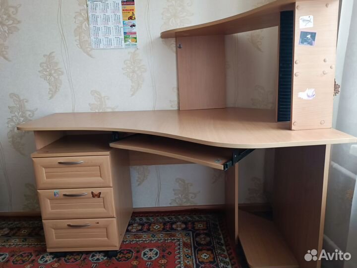 Компьютерный стол