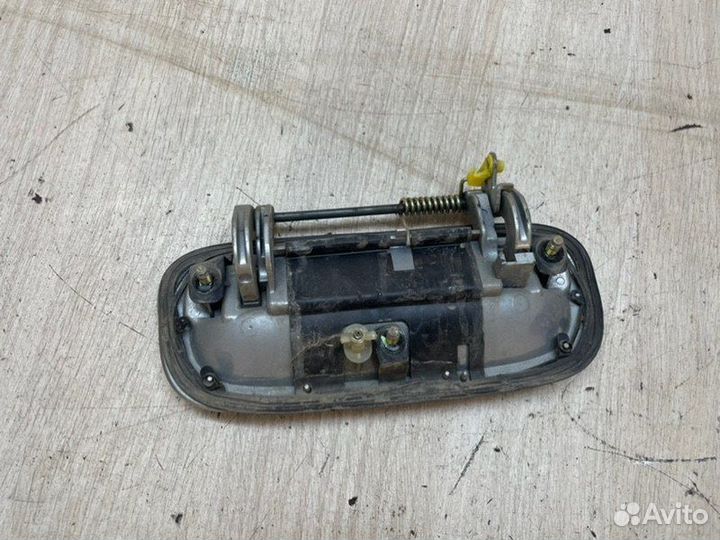 Ручка крышки багажника Nissan Liberty RM12 QR20DE