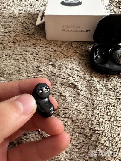 Беспроводные наушники Samsung Buds Live