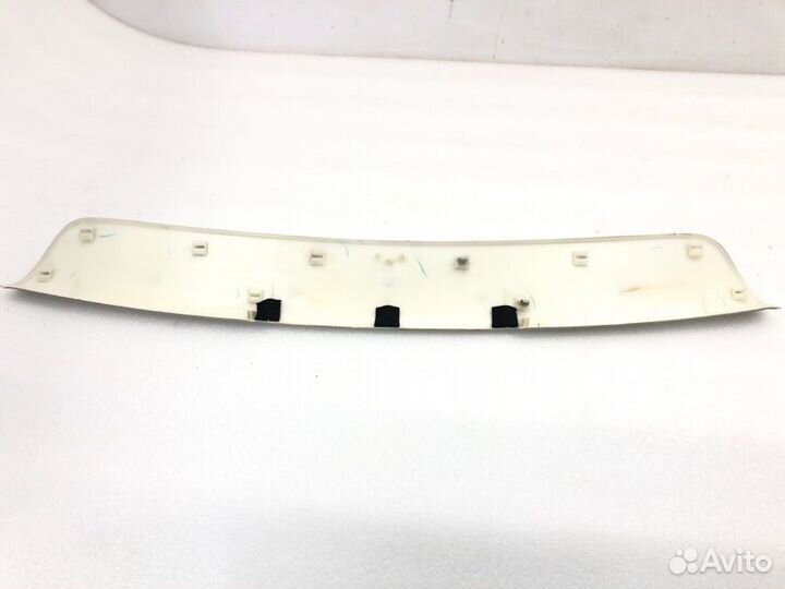 Накладка стоп-сигнала Volkswagen Jetta 1K2 BXE