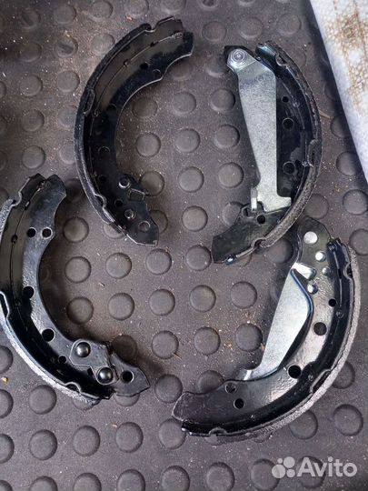 Тормозные колодки комплект