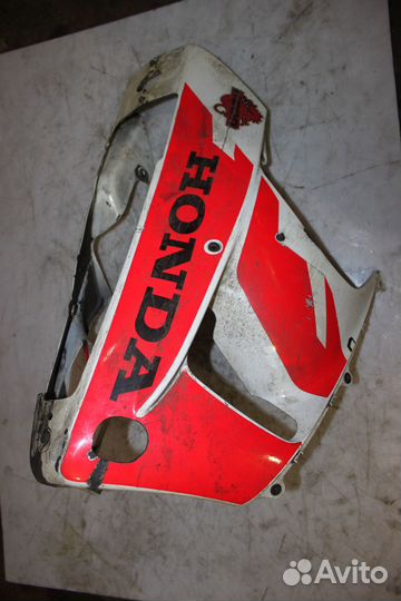 Пластик нижний плуг Honda CBR 919
