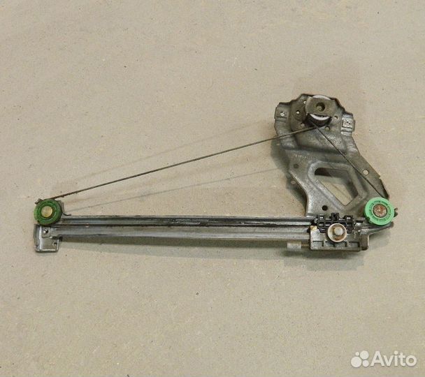 Стеклоподъемник задний правый Audi 80 B3