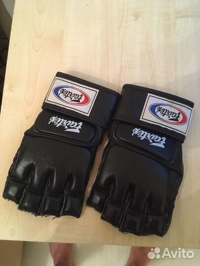 Спортивные перчатки
