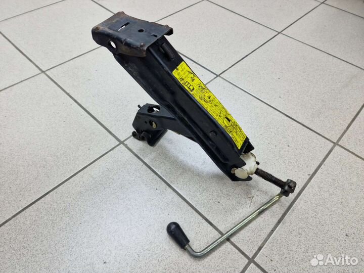 Оригинальный домкрат Audi 80 B4 8A0011031F