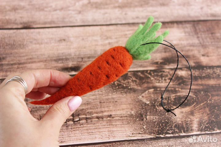 Морковь. Подвеска из натуральной шерсти