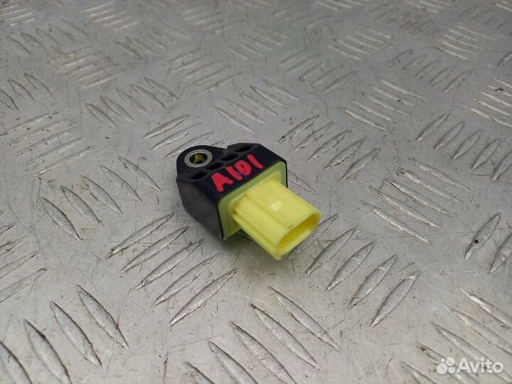 Датчик AIR BAG Toyota Rav 4 XA40 2.0 3ZR-FE 146Л.С