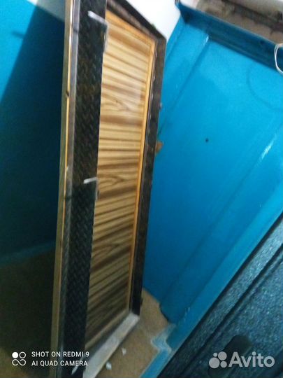 Дверь входная деревянная с металической коробкой