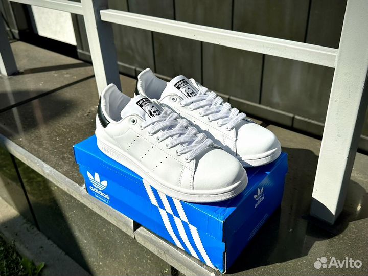 Лаконичные кроссовки Adidas Stan Smith 43 размер