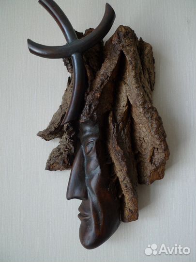 Резные фигуры из дерева