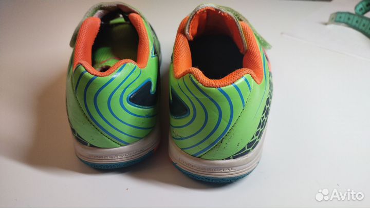 Детские футбольные бутсы