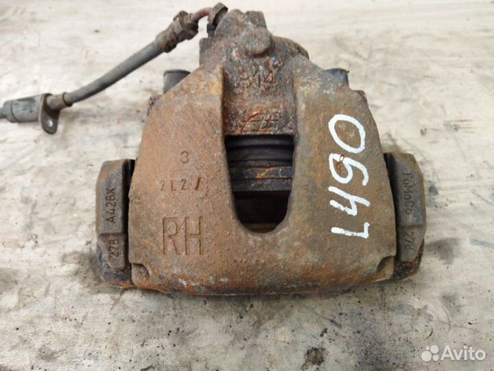 Суппорт тормозной передний правый Ford Focus 3