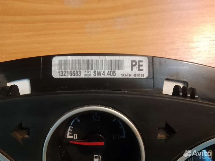 Щиток приборов Опель Астра Н робот