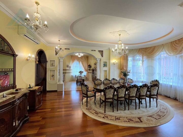 Дом 535 м² на участке 11,1 сот.