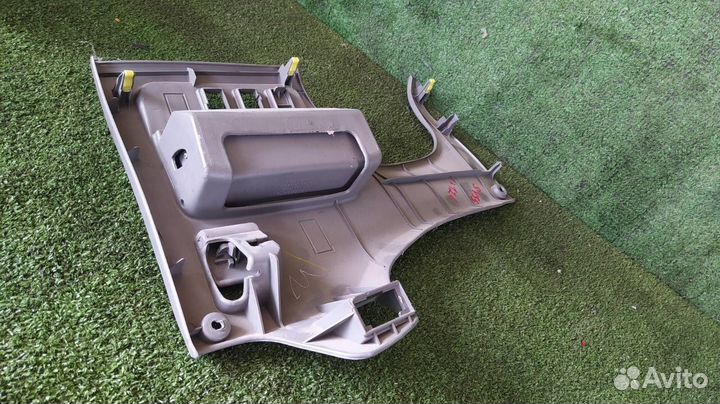 Консоль под рулевой колонкой Toyota Vista Ardeo