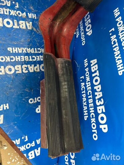 Крепление бензобака. Iveco Eurotrakker 2005