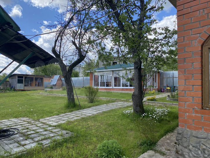 Дом 208 м² на участке 15 сот.