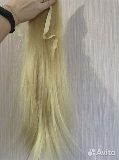 Волосы на заколках блонд