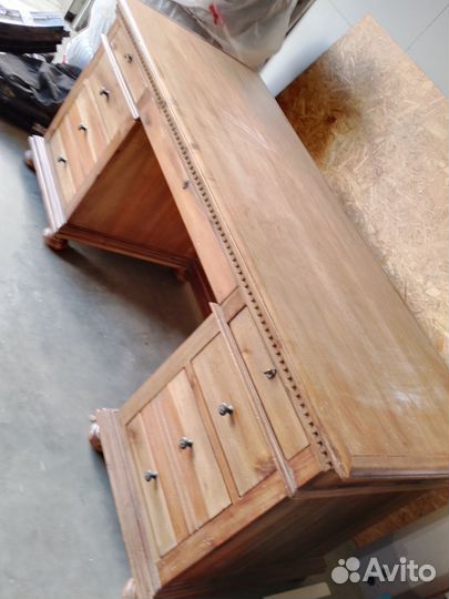 Старинный стол