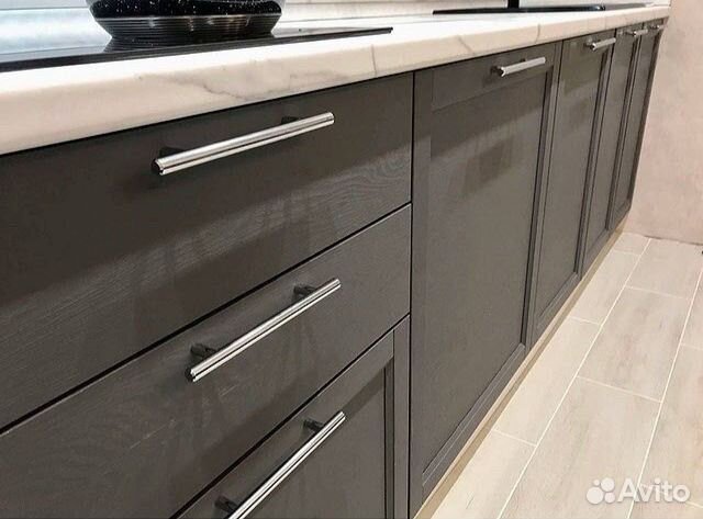 Прямая черная кухня