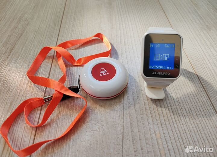 Кнопка вызова персонала и часы для салонов красоты