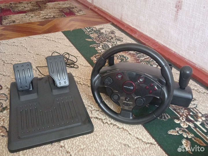 Игровой руль с педалями