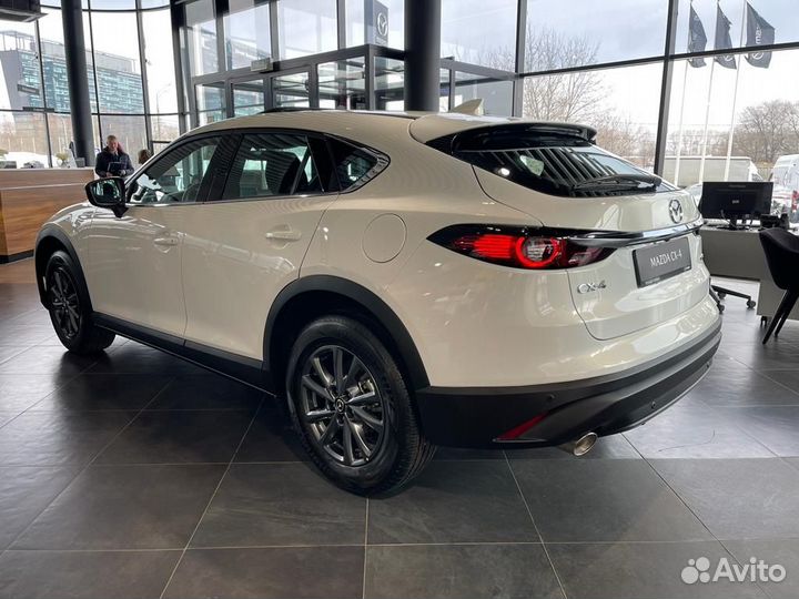 Mazda CX-4, 2022