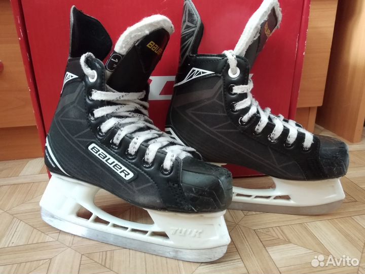 Хоккейные коньки bauer