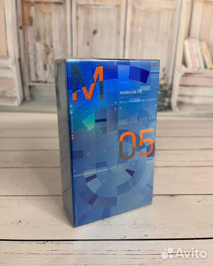 Escentric molecules molecule 05