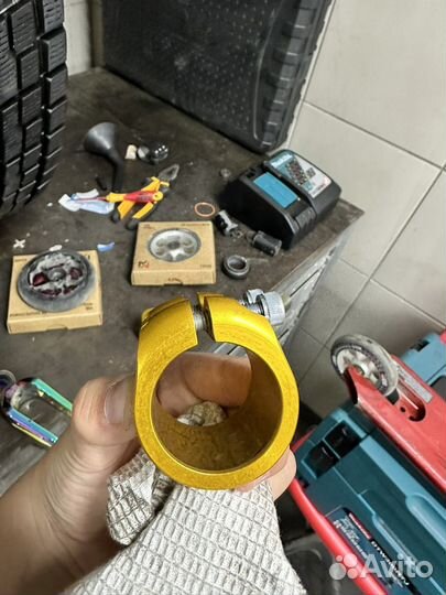 Зажим для трюкового самоката