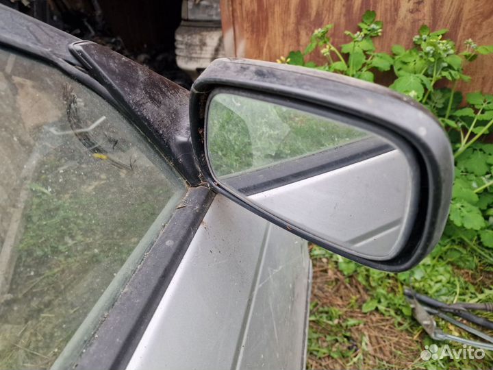 Зеркало правое Toyota Avensis t220