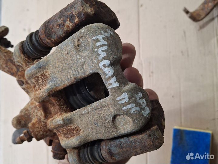 Супорт задний левый (правый) Nissan primera P10