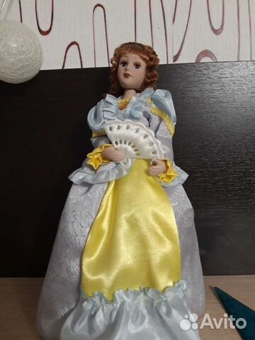 Кукла фарфоровая