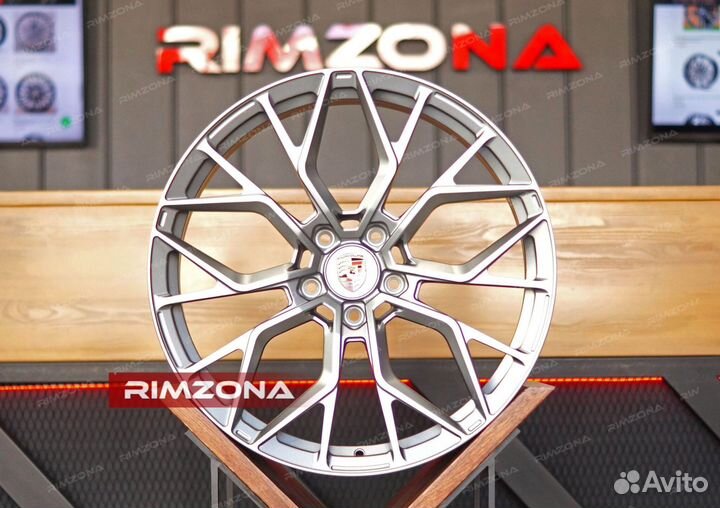 Кованые диски R22 на Porsche Panamera