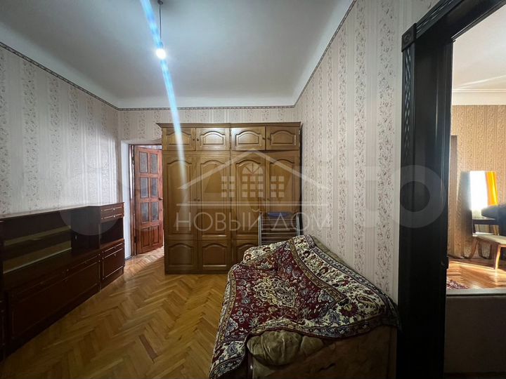 4-к. квартира, 80 м², 1/2 эт.