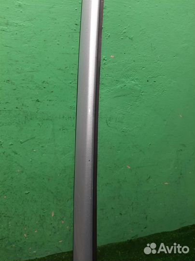 Молдинг лобового стекла правый Peugeot 3008 2010