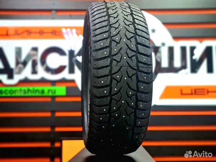 Royal Black Royal Stud II 215/70 R16