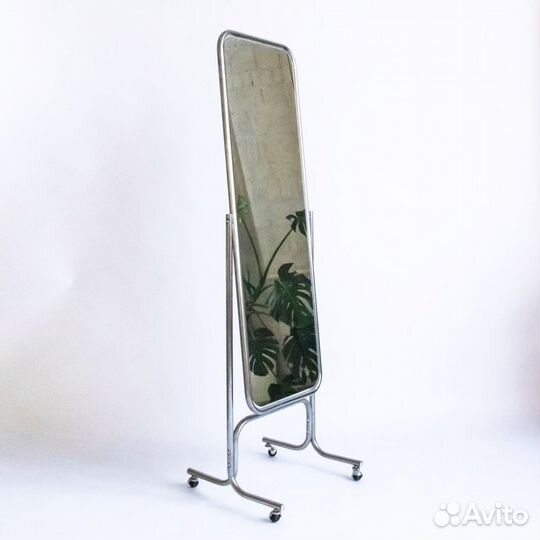 Зеркало напольное Freedom на колёсах, хром, 550Lx