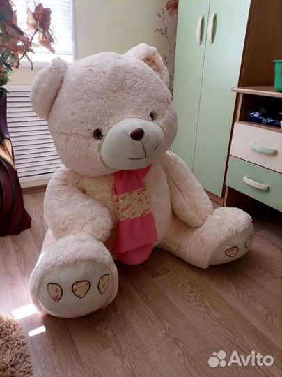 Большой плюшевый мишка