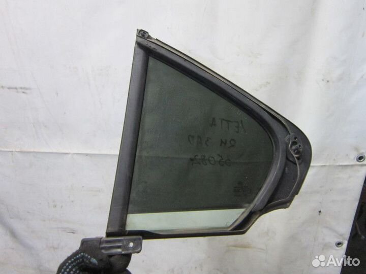 Стекло двери задней правой (форточка) VW Jetta 201