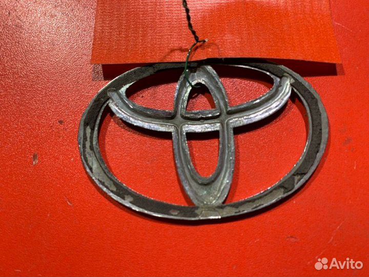 Эмблема Toyota