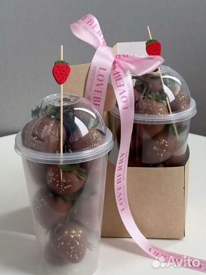 Клубника в шоколаде в стаканчике