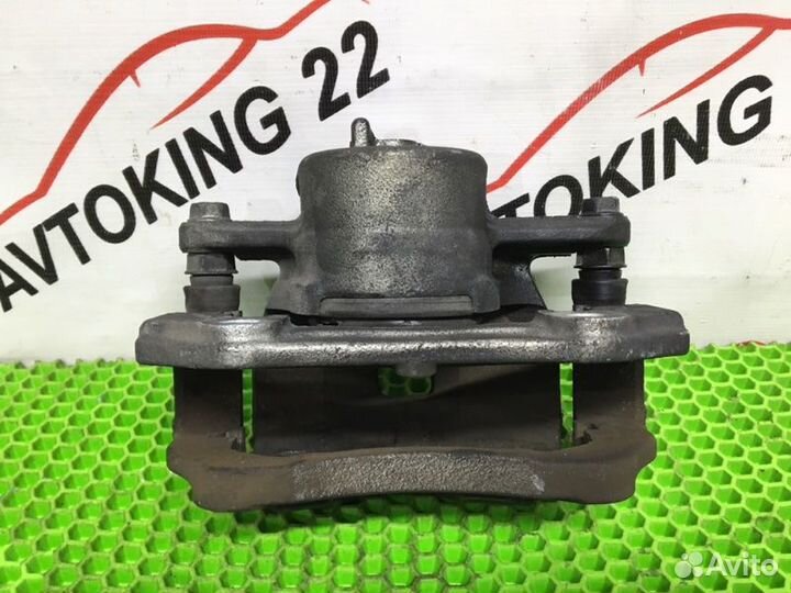 Суппорт передний правый Suzuki Escudo TD54W J20A