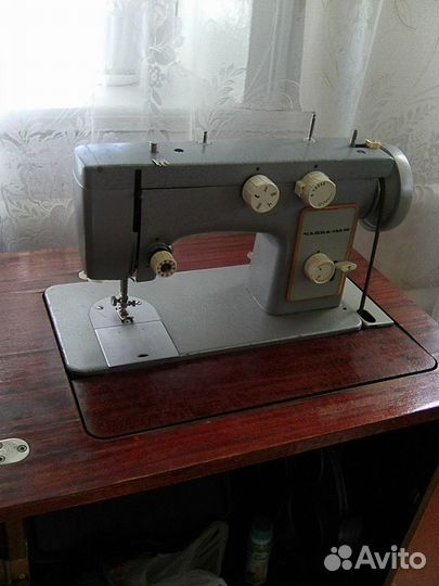 Продаю швейную машинку
