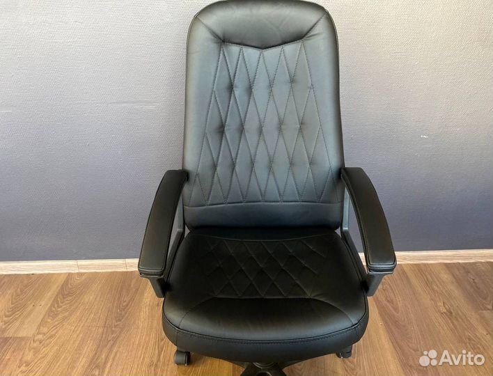 Офисное кресло. Гарантия 1 год