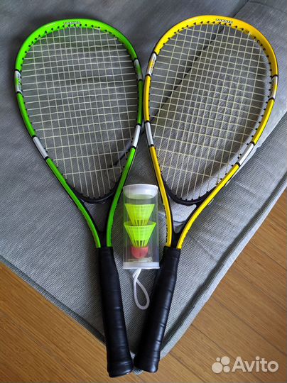 Ракетки для бадминтона Torneo с воланами и Larsen