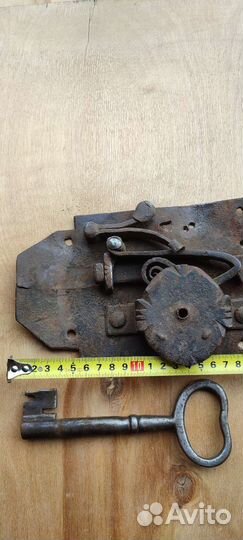 Замок амбарный с ключом 18 век