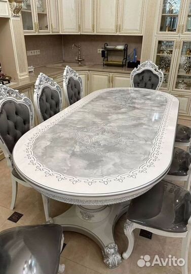 Кухонный стол и стулья комплект