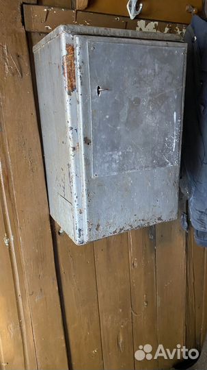 Сейф металлический