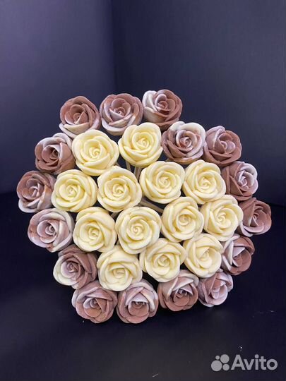 Букет - 29 Роз из Белого с Молочным Шоколадом